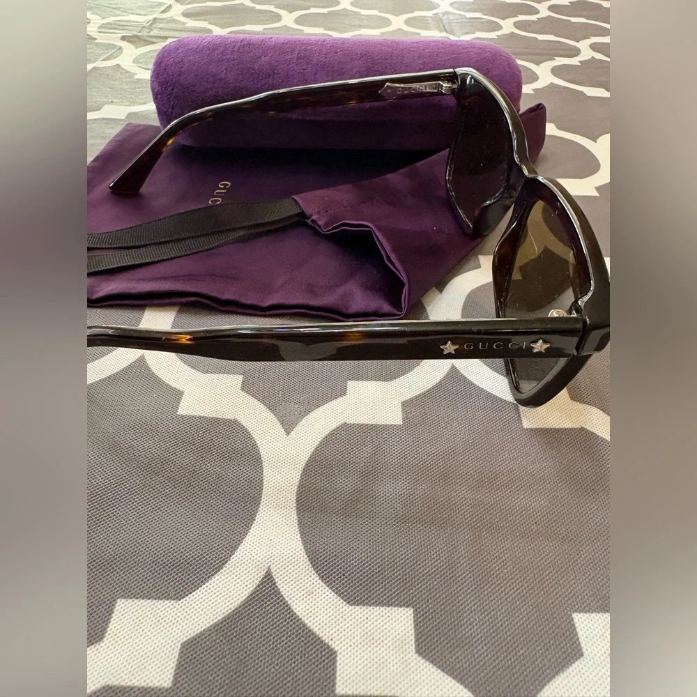 Gucci Women’s Black Sunglasses - Picture 4 of 11